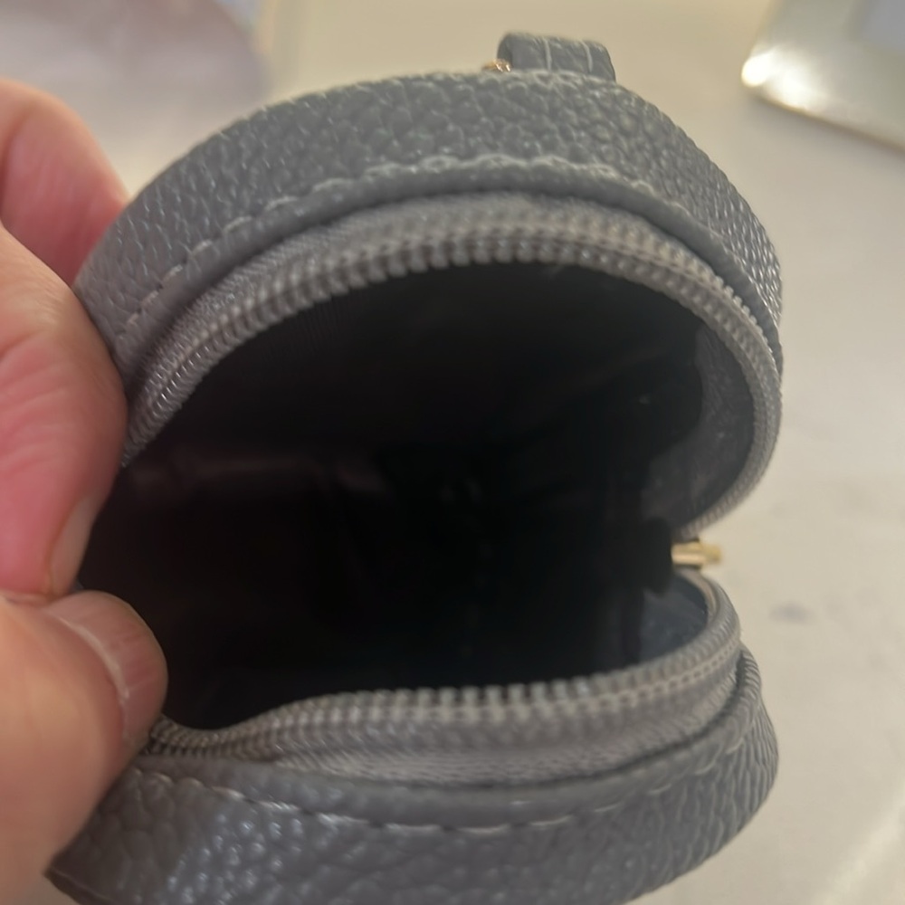 Fashion key chain holder / coin pouch - gray with gold hardware. NWOT - Picture 6 of 10